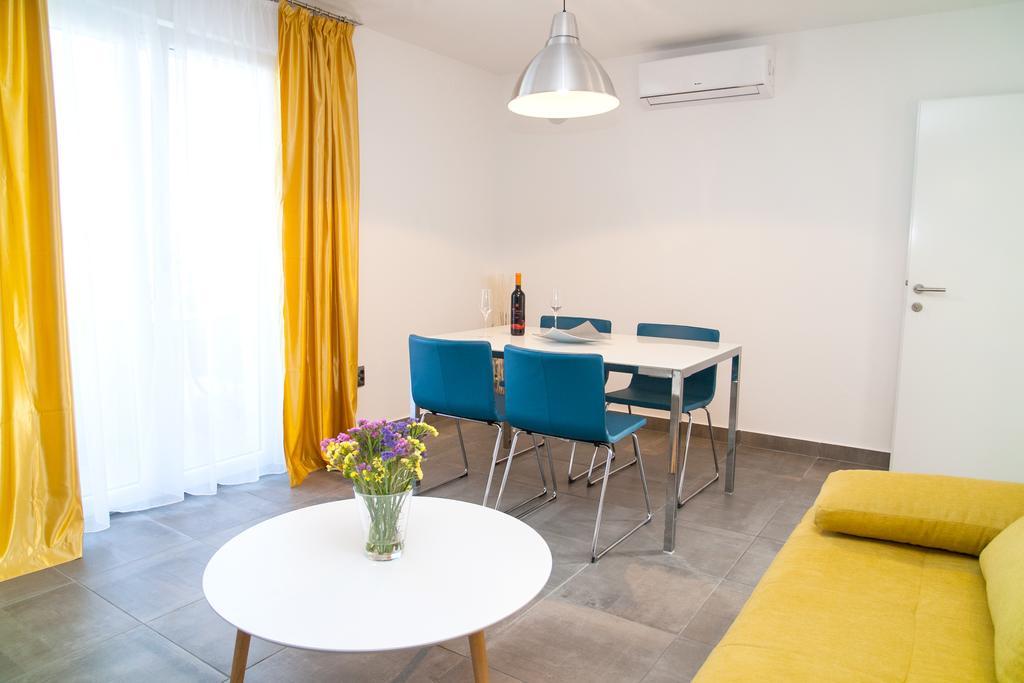 Apartment Ema Рогозница Екстериор снимка