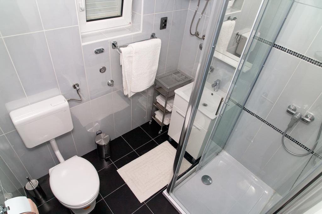 Apartment Ema Рогозница Екстериор снимка