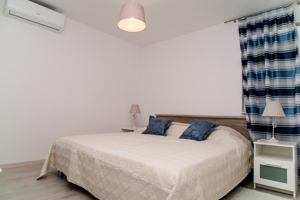 Apartment Ema Рогозница Екстериор снимка