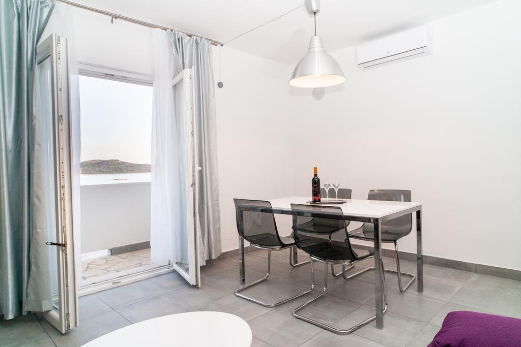 Apartment Ema Рогозница Екстериор снимка