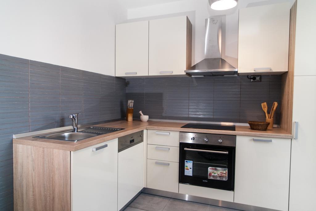 Apartment Ema Рогозница Екстериор снимка